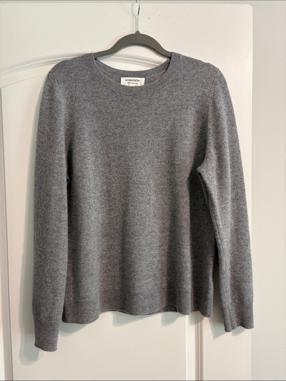 Nordstrom Women’s Cashmere Gray Crewneck Sweater